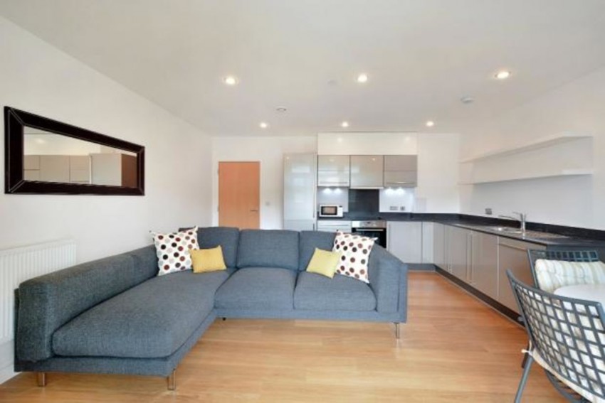 Images for Iona Tower, 33 Ross Way