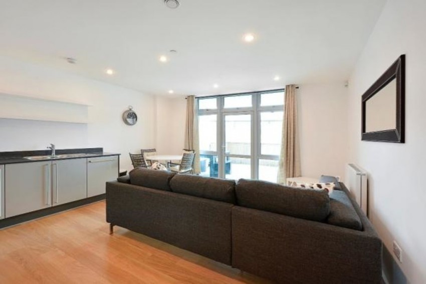 Images for Iona Tower, 33 Ross Way