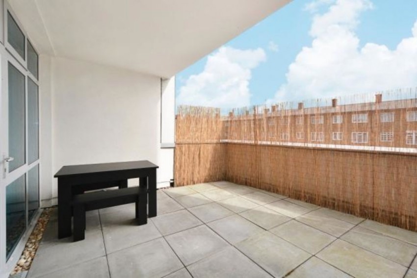 Images for Iona Tower, 33 Ross Way