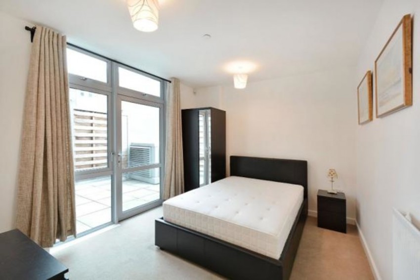 Images for Iona Tower, 33 Ross Way