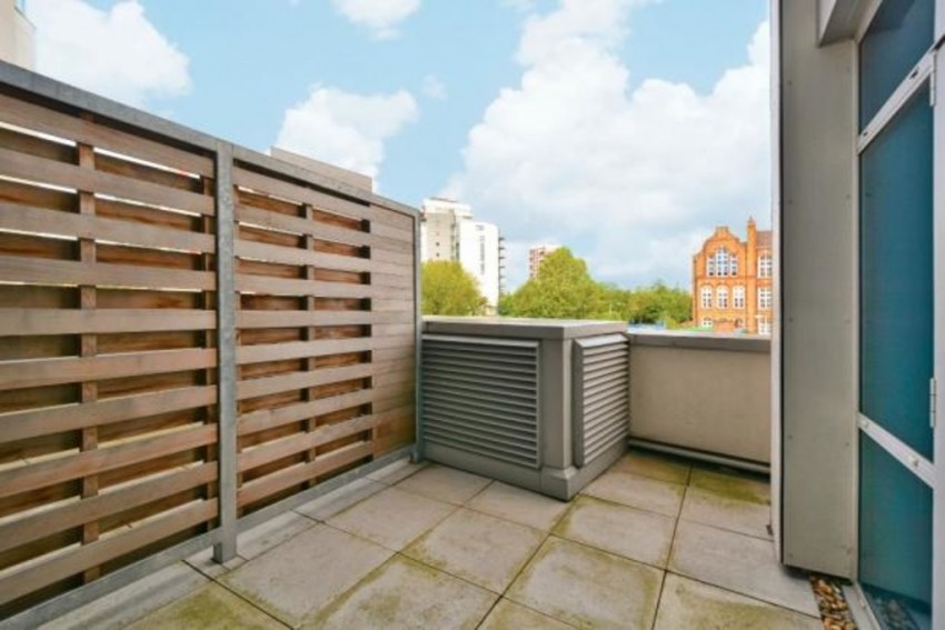 Images for Iona Tower, 33 Ross Way