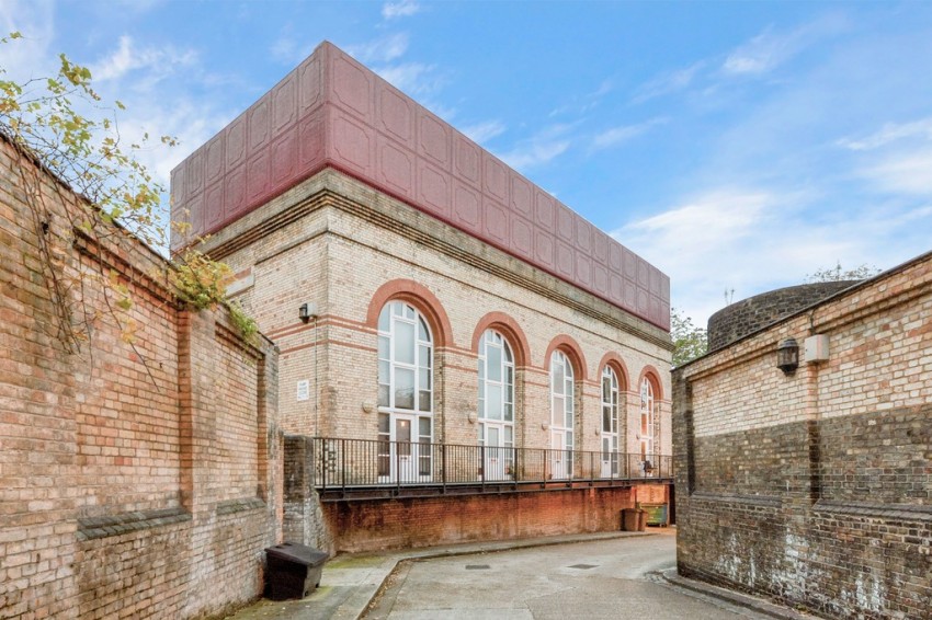Images for The Pump House, SE16, London