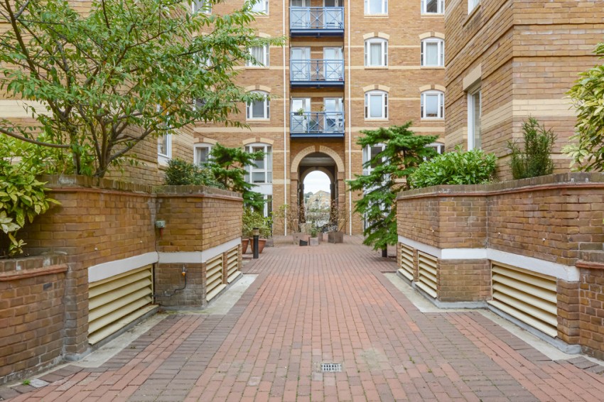 Images for Windsor Court, King & Queen Wharf, SE16