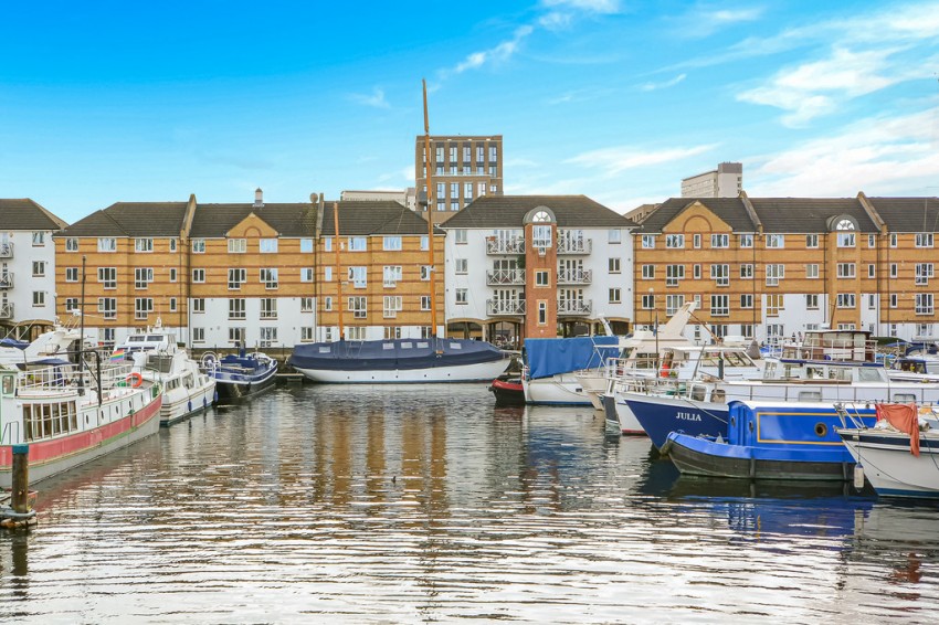 Images for Dunnage Crescent, SE16