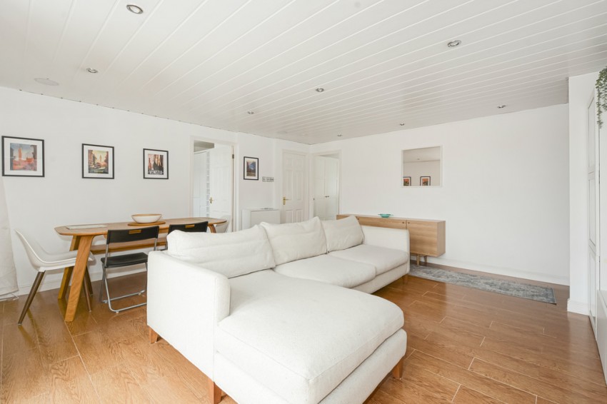 Images for Dunnage Crescent, SE16