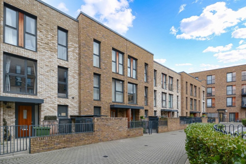 Images for Mary Rose Square, Plough Way, SE16